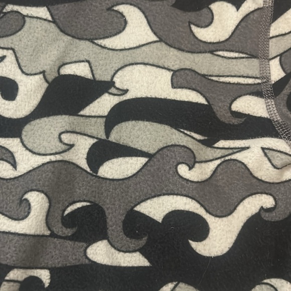 Hot Chillys undershirt - small - Picture 3 of 4